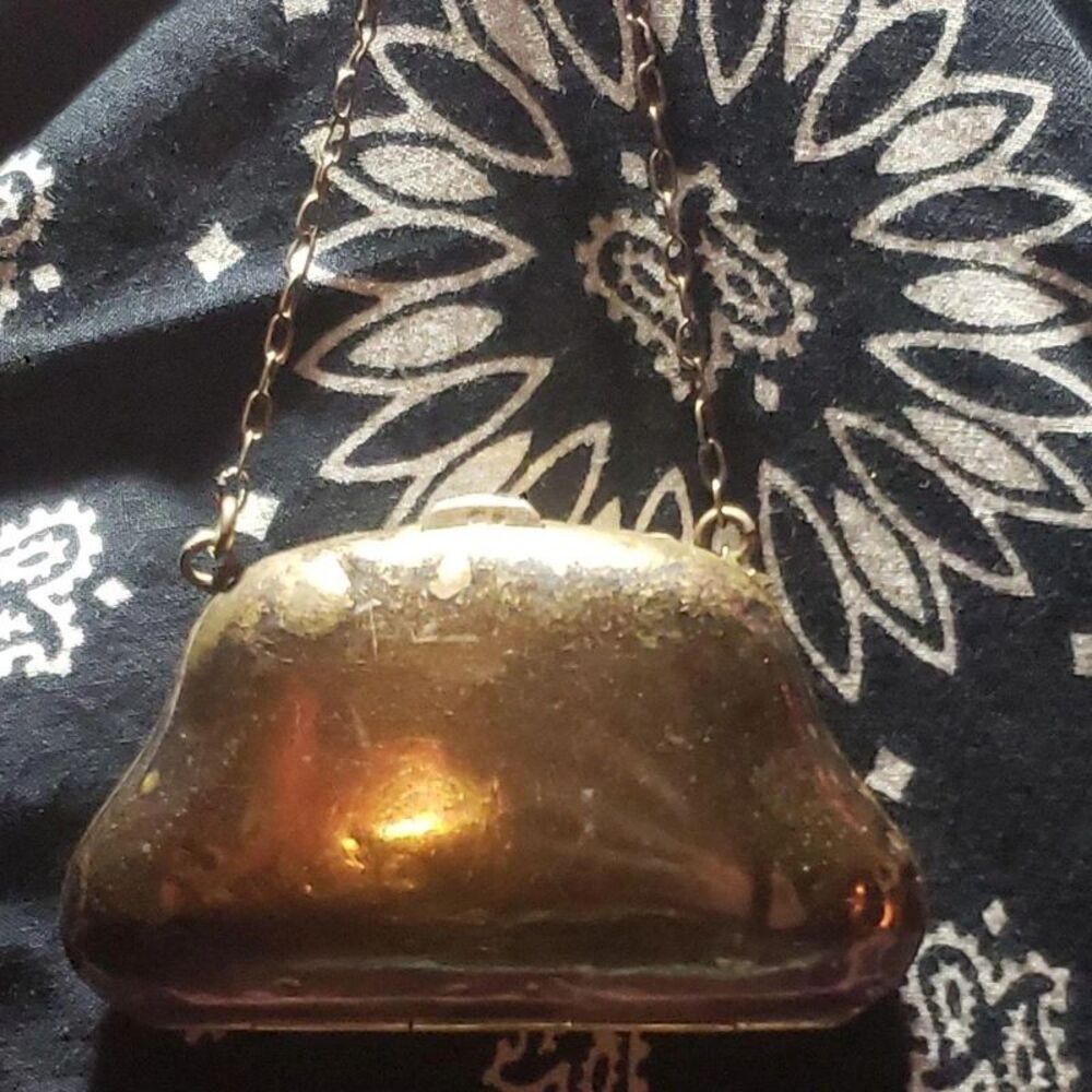 The E. J. Trevitt & Sons 1919 gold with 925 silver finger purse